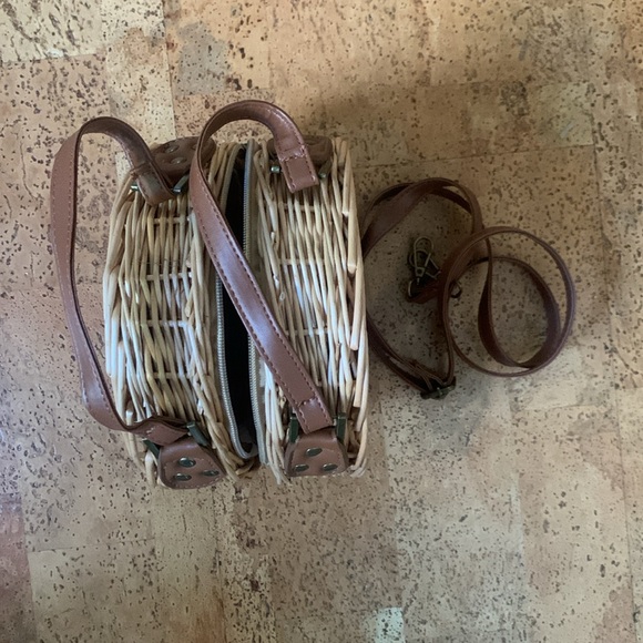 Basket bag with hand and cross body strap - Picture 5 of 5